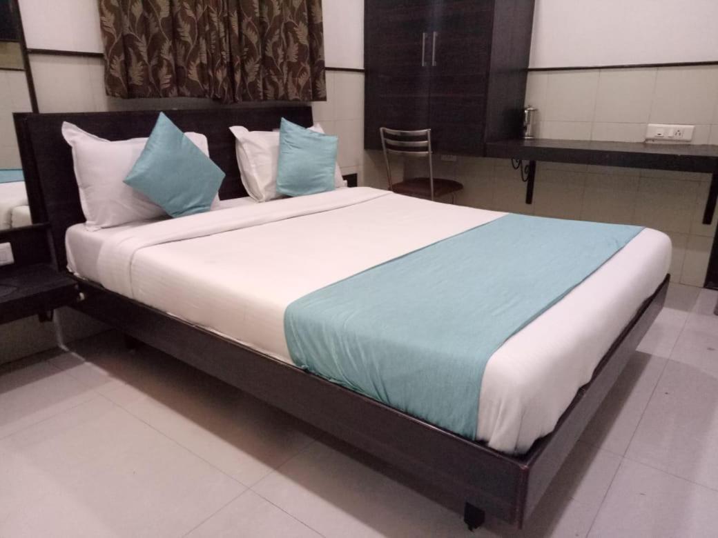 Hotel Sharda Mumbai  Buitenkant foto