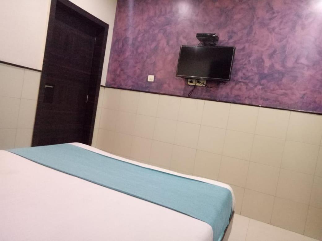 Hotel Sharda Mumbai  Buitenkant foto