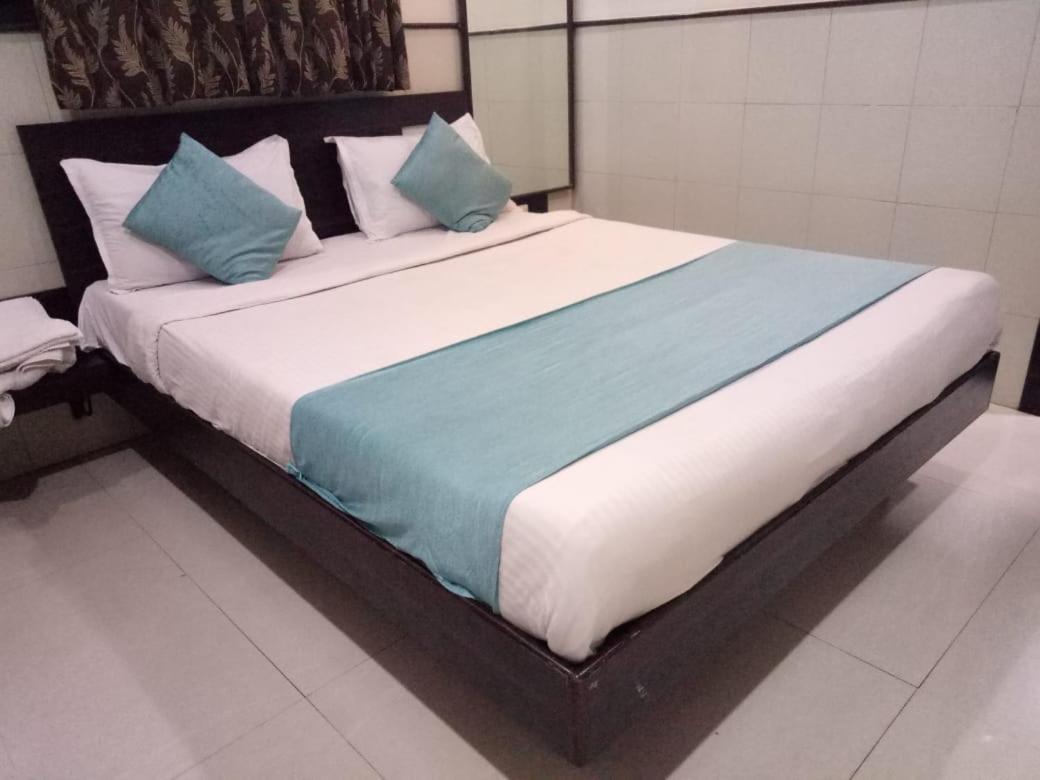 Hotel Sharda Mumbai  Buitenkant foto
