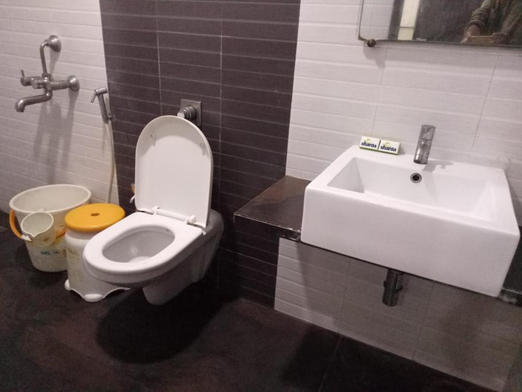 Hotel Sharda Mumbai  Buitenkant foto