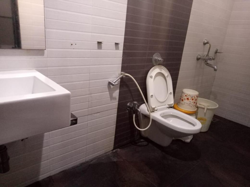 Hotel Sharda Mumbai  Buitenkant foto