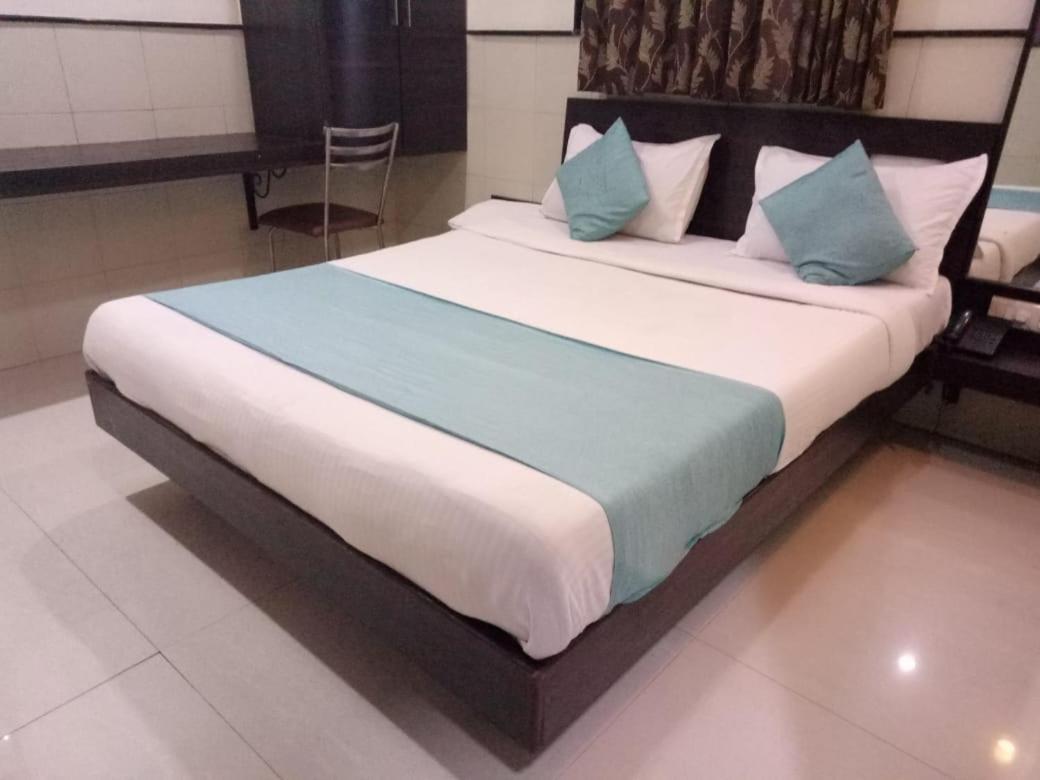 Hotel Sharda Mumbai  Buitenkant foto