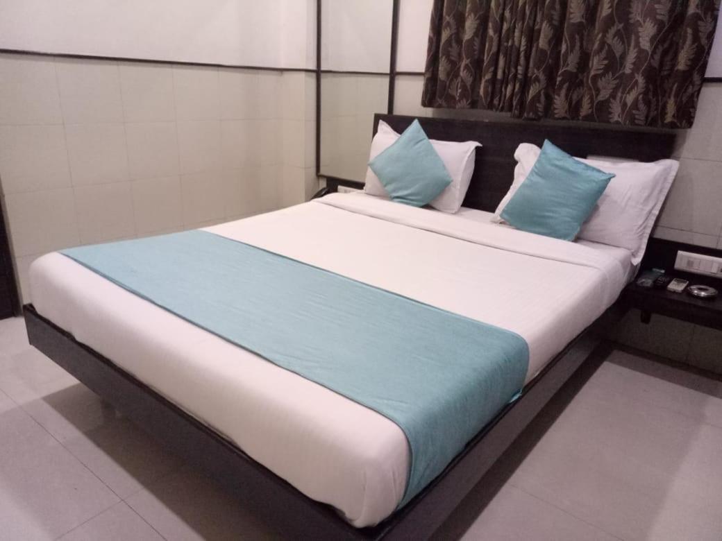Hotel Sharda Mumbai  Buitenkant foto