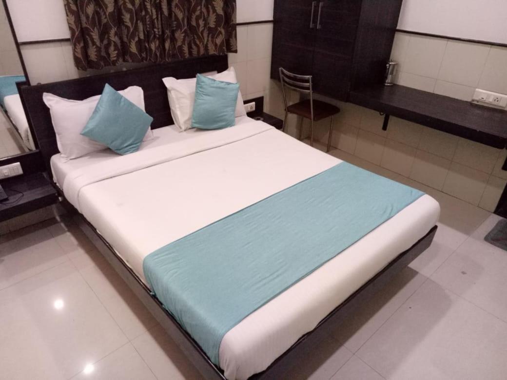 Hotel Sharda Mumbai  Buitenkant foto